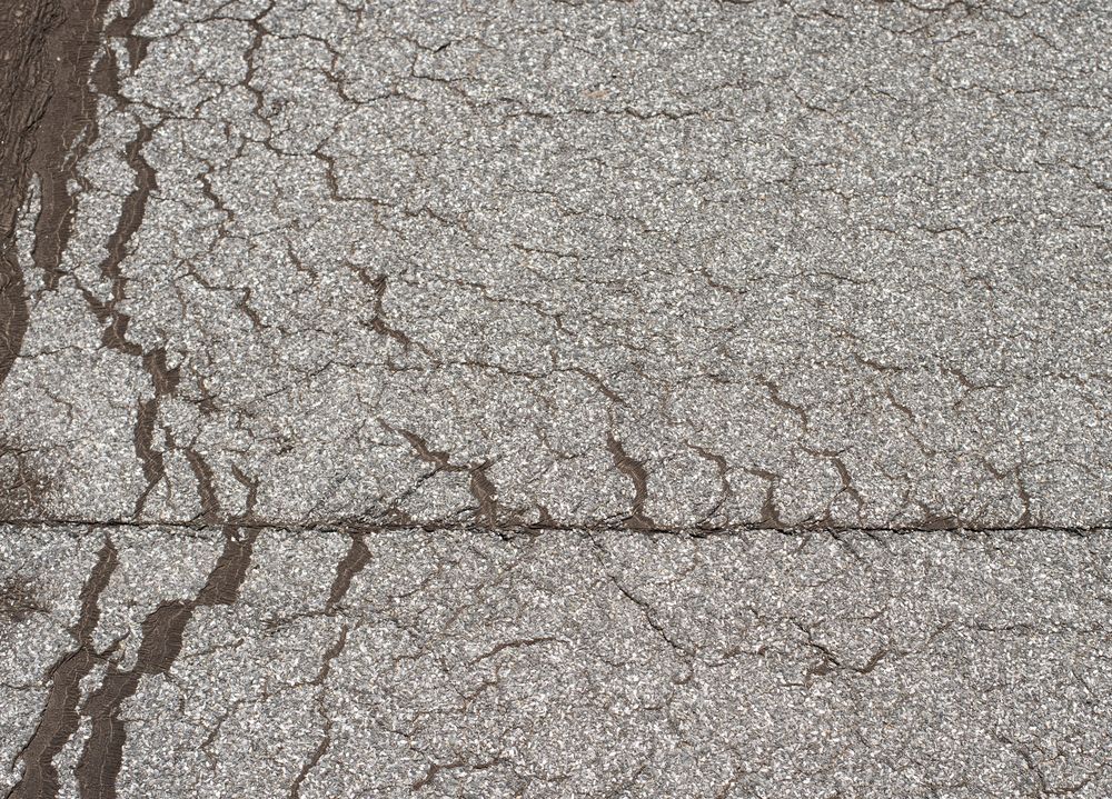 Daklekkage door scheuren in plat dak Schaijk Losliggend dakleer op plat dak in Schaijk